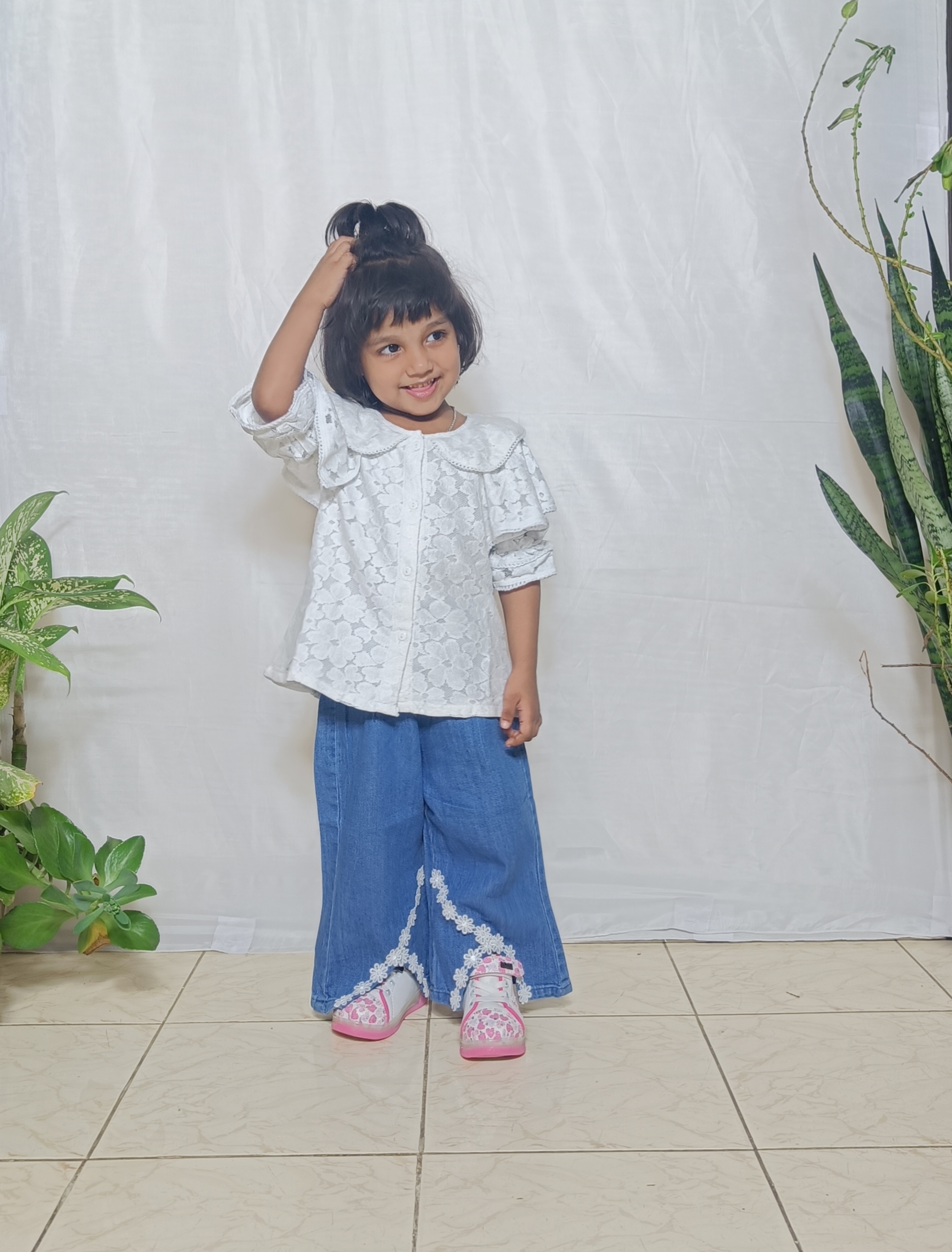 সাদা নেট কাপড় & জিন্স প্যান্ট সেট