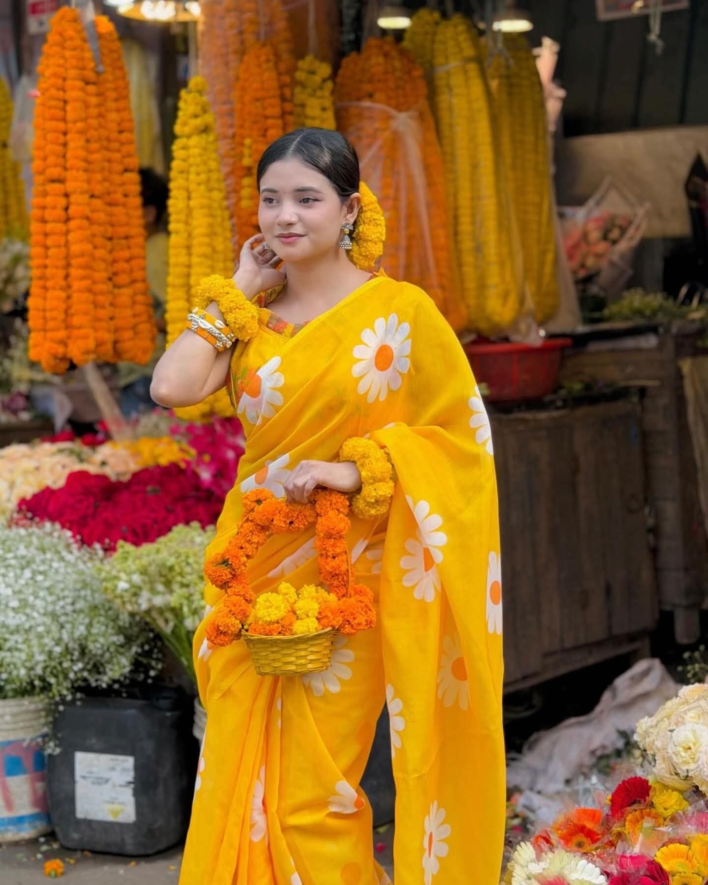 সিনর্থেটিক শাড়ী ব্লাউজ পিছ ফ্রি